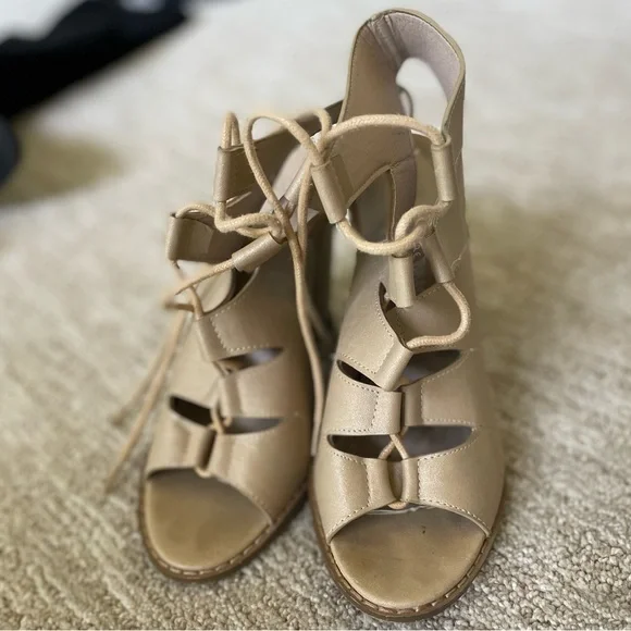 Nude lace up heels - Picture 4 of 9